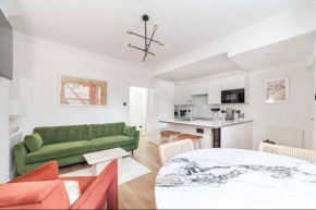 Chic Chelsea Apartment Steps from Kings Road